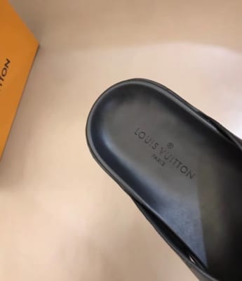 Dép Louis Vuitton nam siêu cấp quai chéo hoạ tiết chìm DLV12