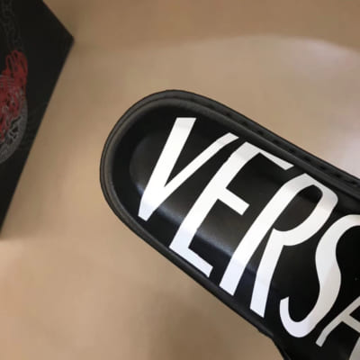 Dép Versace nam siêu cấp đen hoạ tiết logo Medusa DVS10