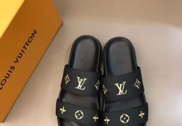 Dép Louis Vuitton nam siêu cấp hai quai màu đen logo vàng DLV77