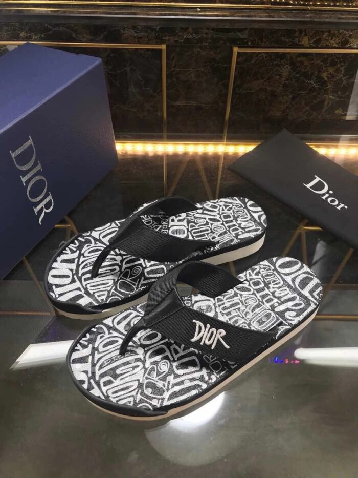 Dép nam Dior siêu cấp xỏ ngón họa tiết quai đen chữ trắng DDR24